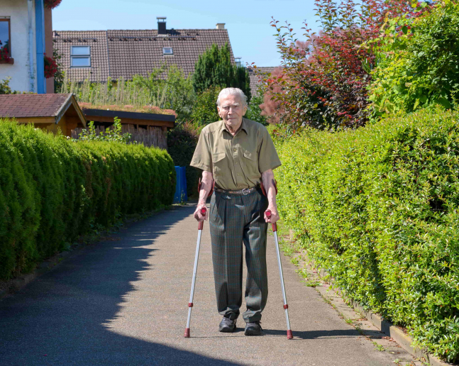 Péče o imobilního pacienta pohyb a nácvik chůze 