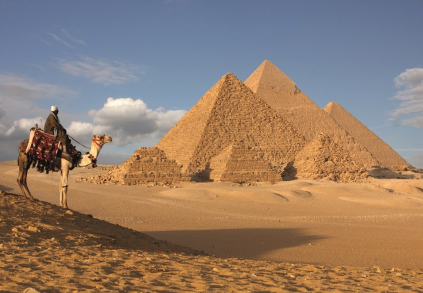 Dovolena v Egyptu pri pyramidach