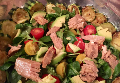 Salát s cuketou a tuňákem recept a ingredience