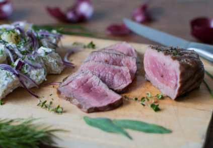 Steak z květové špičky s letním bramborovým salátem recept a ingredience
